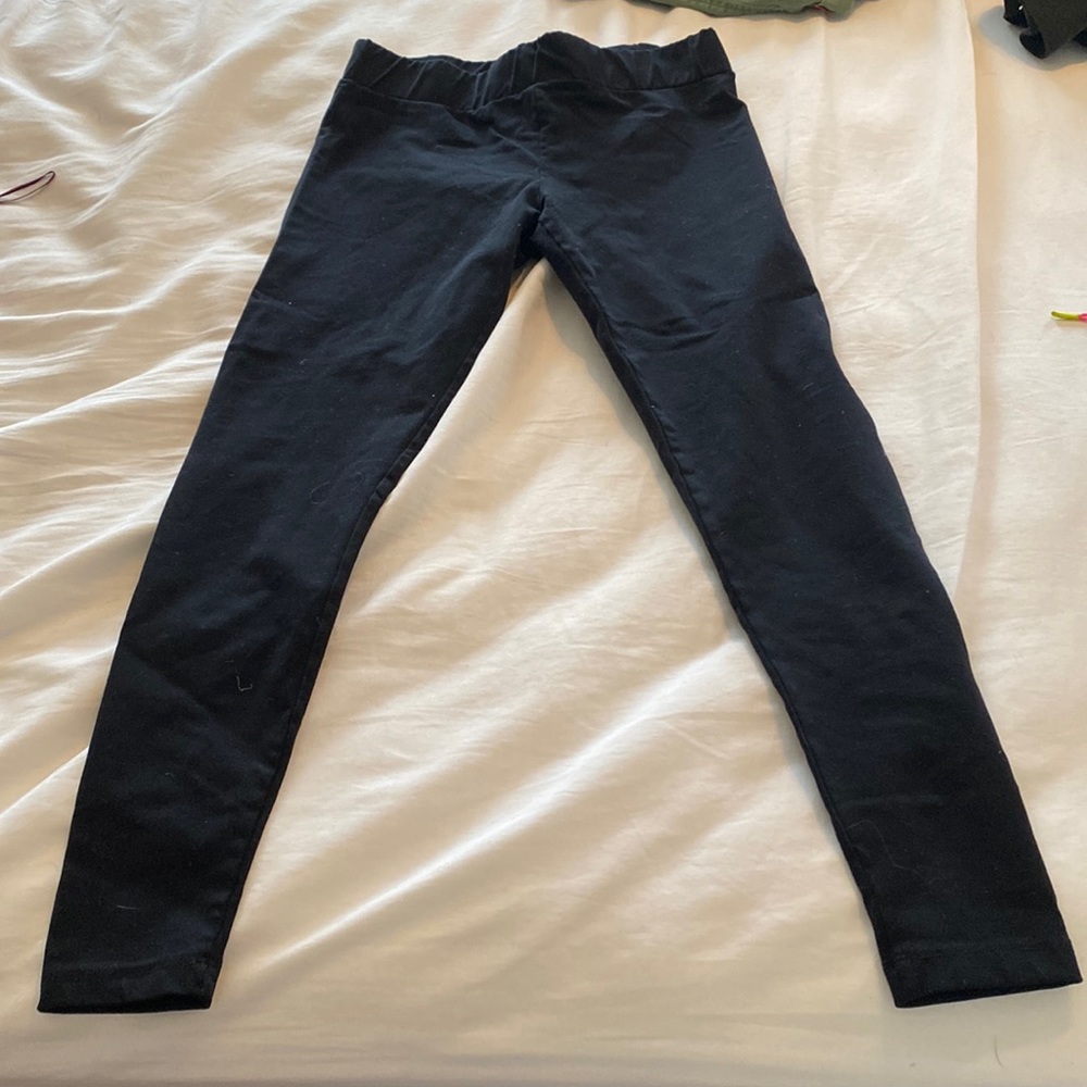 Plain black leggings